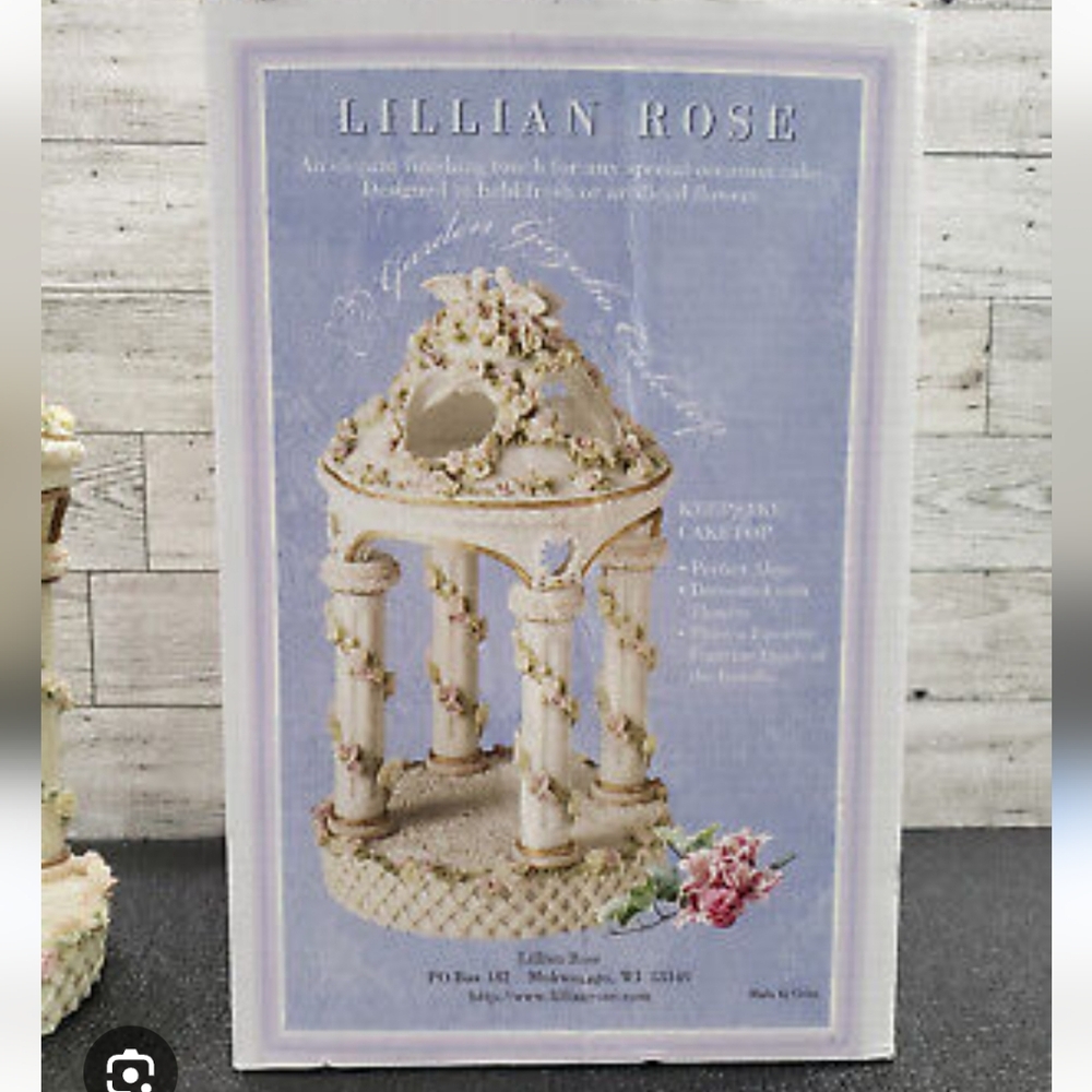 Lillian Rose Keepsake Caketop - Garden Gazebo